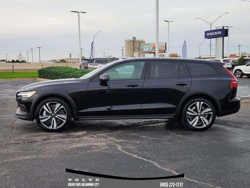 2025 Volvo V60 Cross Country B5 Plus