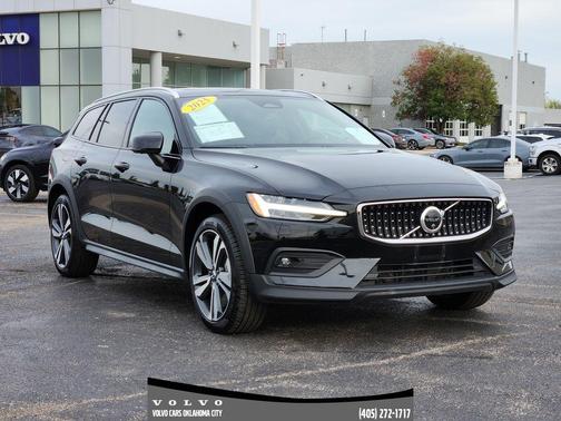2025 Volvo V60 Cross Country B5 Plus