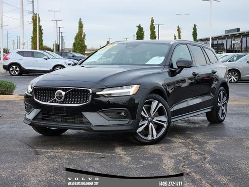 2025 Volvo V60 Cross Country B5 Plus