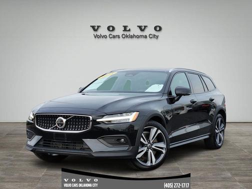 2025 Volvo V60 Cross Country B5 Plus