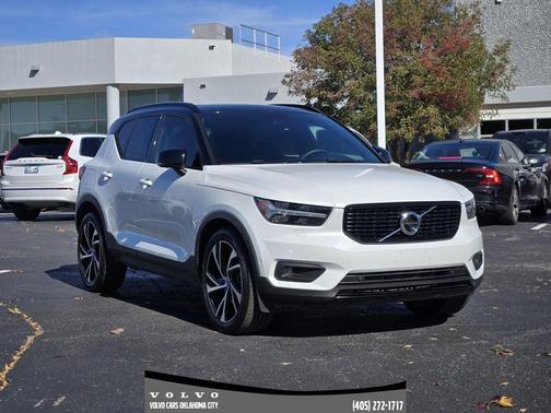 2022 Volvo XC40 T5 R-Design