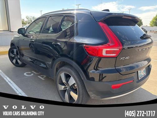 2021 Volvo XC40 T5 Momentum