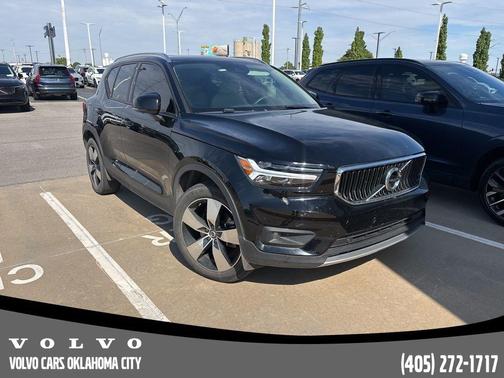 2021 Volvo XC40 T5 Momentum