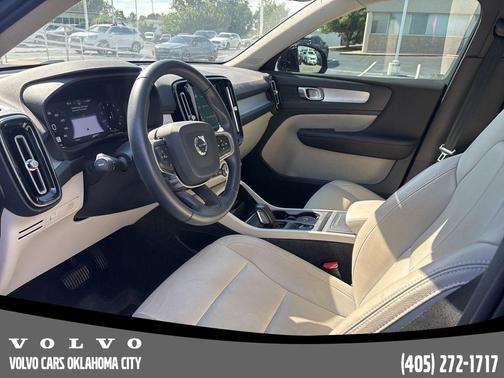 2021 Volvo XC40 T5 Momentum