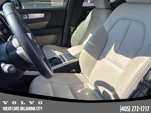 2021 Volvo XC40 T5 Momentum
