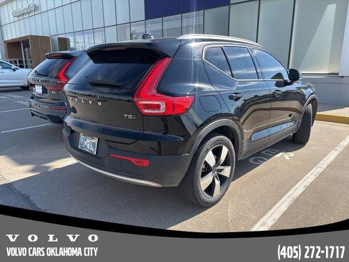 2021 Volvo XC40 T5 Momentum