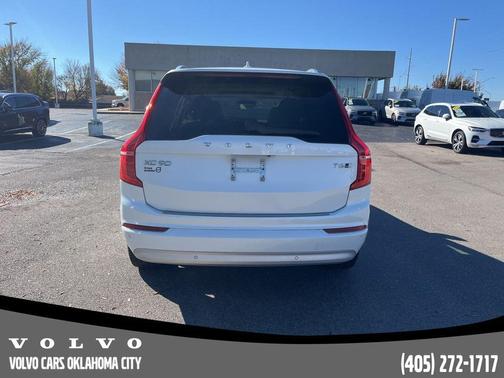 2022 Volvo XC90 T6 Momentum 7 Passenger