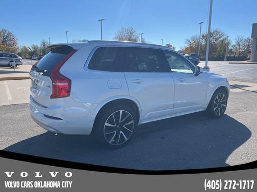 2022 Volvo XC90 T6 Momentum 7 Passenger