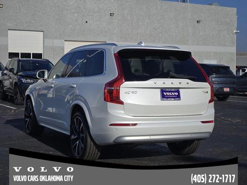2022 Volvo XC90 T6 Momentum 7 Passenger