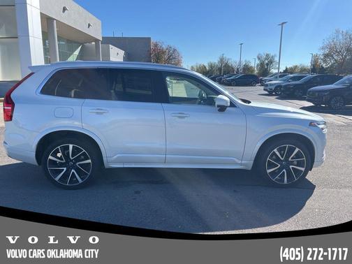 2022 Volvo XC90 T6 Momentum 7 Passenger