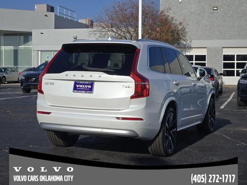 2022 Volvo XC90 T6 Momentum 7 Passenger