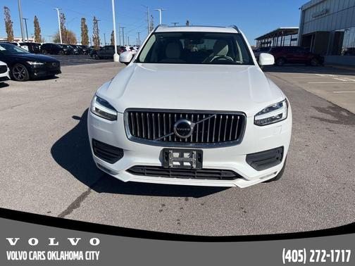 2022 Volvo XC90 T6 Momentum 7 Passenger