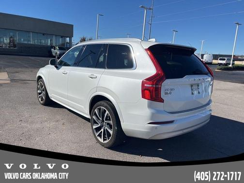 2022 Volvo XC90 T6 Momentum 7 Passenger