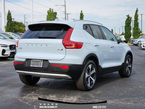 2025 Volvo XC40 B5 Plus Bright Theme