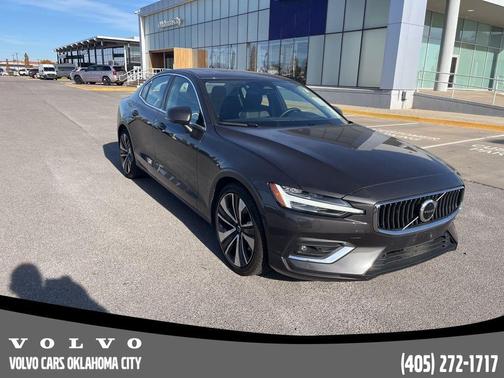 2023 Volvo S60 B5 Ultimate Bright Theme