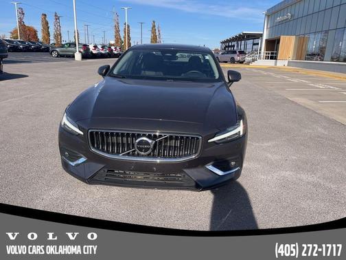 2023 Volvo S60 B5 Ultimate Bright Theme