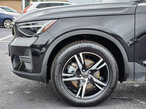 2025 Volvo XC40 B5 Core Bright Theme
