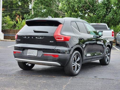 2025 Volvo XC40 B5 Core Bright Theme