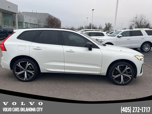 2023 Volvo XC60 B5 Ultimate Dark Theme