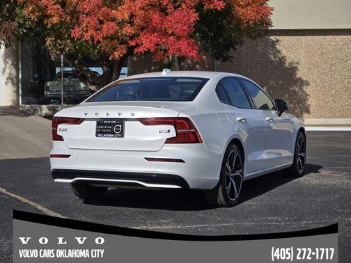 2024 Volvo S60 B5 Core Dark Theme