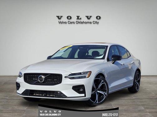 2024 Volvo S60 B5 Core Dark Theme