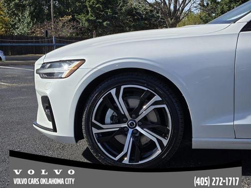 2024 Volvo S60 B5 Core Dark Theme