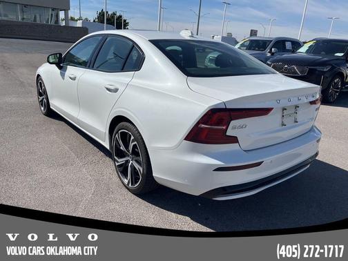 2024 Volvo S60 B5 Core Dark Theme