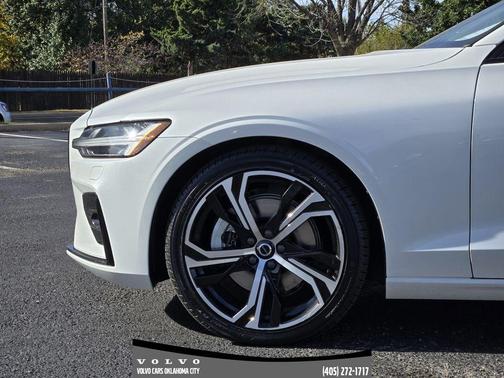 2024 Volvo S60 B5 Core Dark Theme