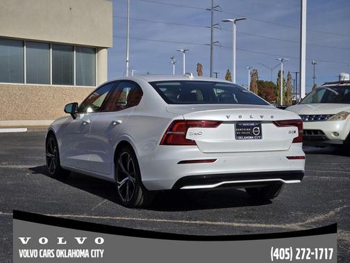 2024 Volvo S60 B5 Core Dark Theme