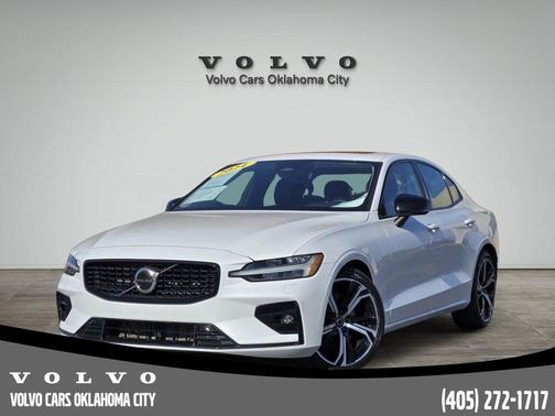 2024 Volvo S60 B5 Core Dark Theme