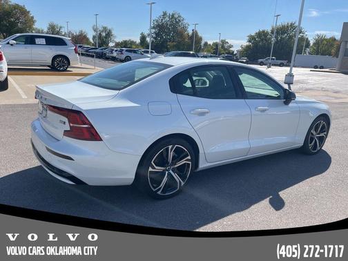 2024 Volvo S60 B5 Core Dark Theme