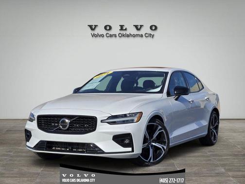 2024 Volvo S60 B5 Core Dark Theme