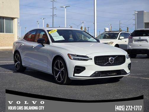 2024 Volvo S60 B5 Core Dark Theme