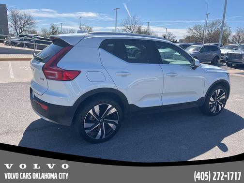 Crystal White Metallic 2024 Volvo XC40 B5 Ultimate Bright Theme