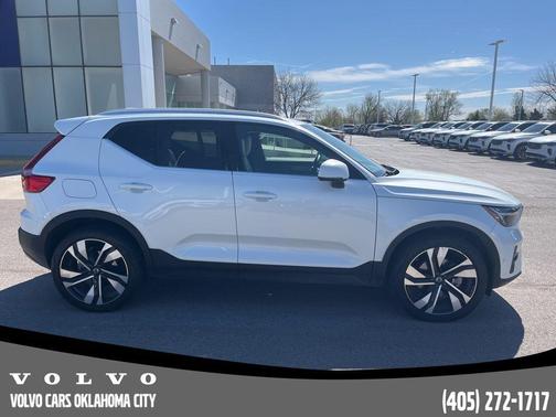 Crystal White Metallic 2024 Volvo XC40 B5 Ultimate Bright Theme
