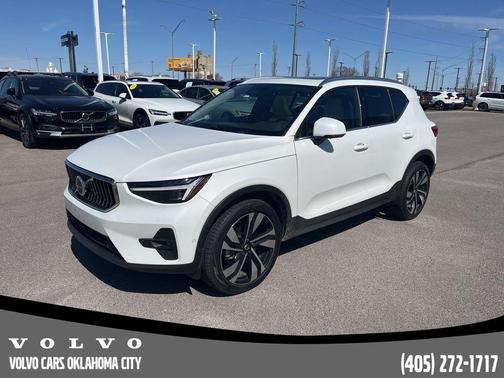 Crystal White Metallic 2024 Volvo XC40 B5 Ultimate Bright Theme