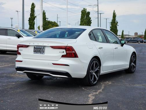 2024 Volvo S60 B5 Plus Dark Theme