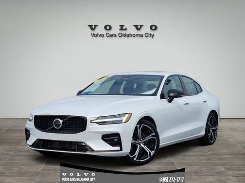 2024 Volvo S60 B5 Plus Dark Theme