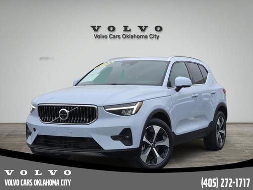 Cloud 9 White 2025 Volvo XC40 B5 Plus Bright Theme