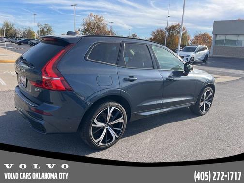 2023 Volvo XC60 B5 Ultimate Dark Theme