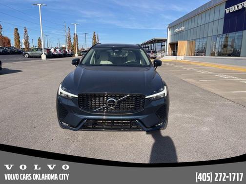 2023 Volvo XC60 B5 Ultimate Dark Theme