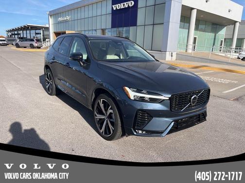 2023 Volvo XC60 B5 Ultimate Dark Theme