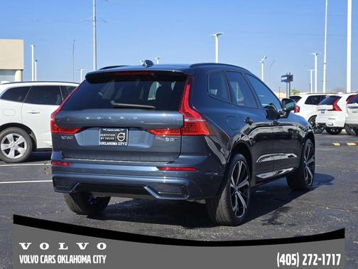 2023 Volvo XC60 B5 Ultimate Dark Theme