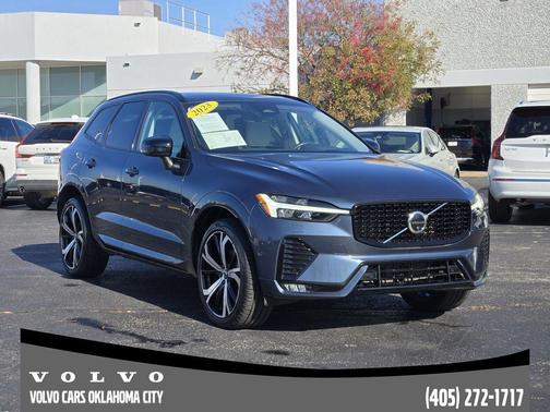 2023 Volvo XC60 B5 Ultimate Dark Theme