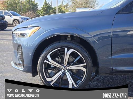 2023 Volvo XC60 B5 Ultimate Dark Theme