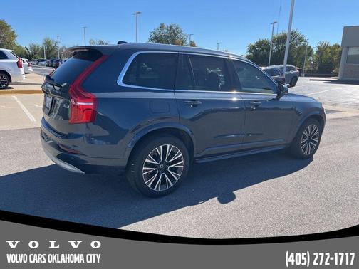 2022 Volvo XC90 T6 Momentum 7 Passenger