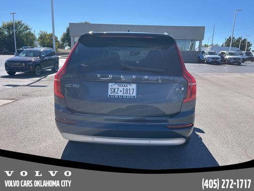 2022 Volvo XC90 T6 Momentum 7 Passenger