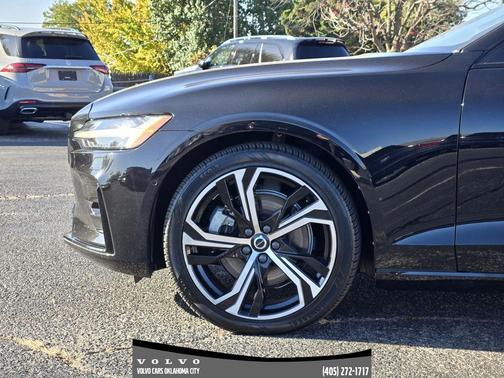 2024 Volvo S60 B5 Plus Dark Theme