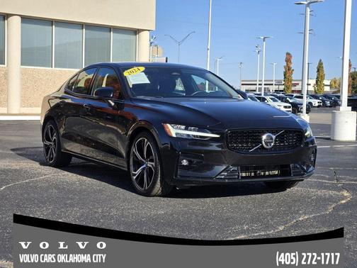 2024 Volvo S60 B5 Plus Dark Theme