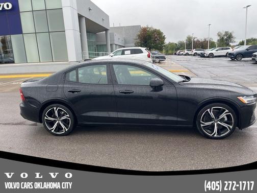 2024 Volvo S60 B5 Plus Dark Theme